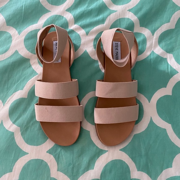 Steve Madden Shoes - Steve Madden sandals!!